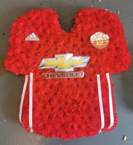 Manchester City badge tribute